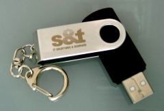 lasersko graviranje na usb kljucek